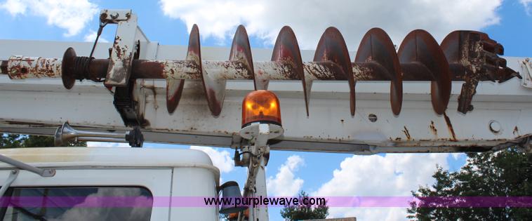 image for item G5391 1999 International 4700 digger derrick truck