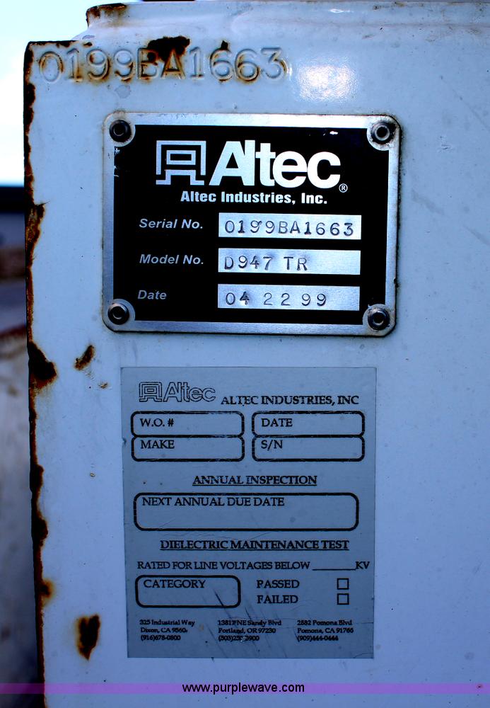 image for item G5391 1999 International 4700 digger derrick truck