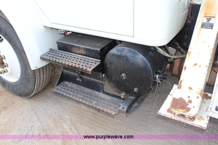 image for item G5391 1999 International 4700 digger derrick truck