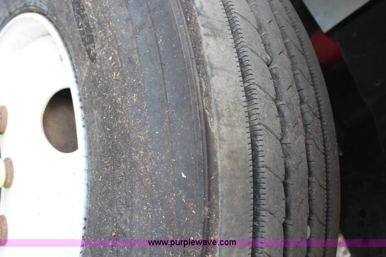 image for item G5391 1999 International 4700 digger derrick truck