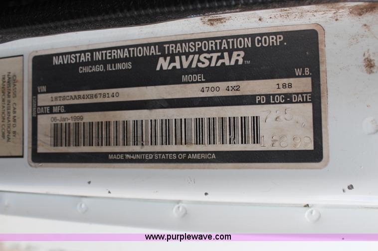 image for item G5391 1999 International 4700 digger derrick truck