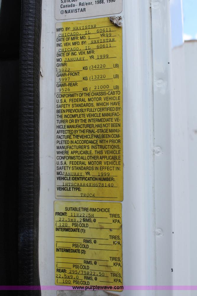 image for item G5391 1999 International 4700 digger derrick truck