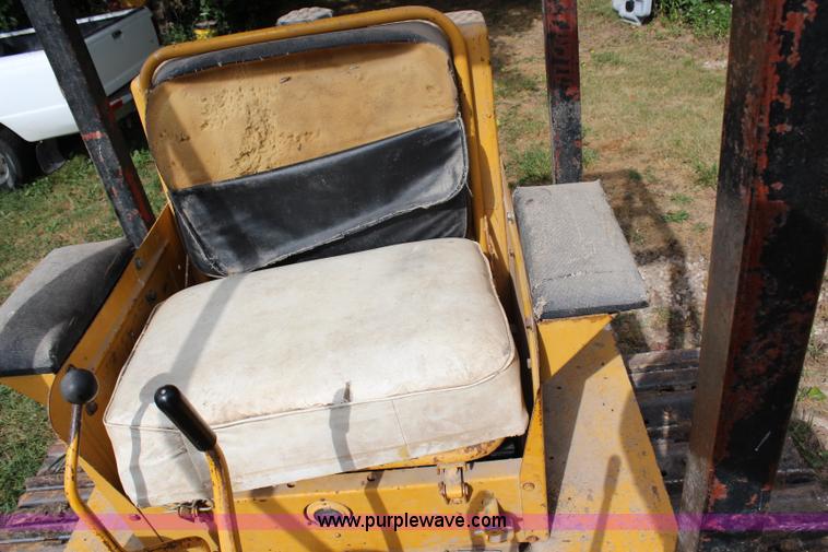 image for item G5487 1961 International TD9 dozer