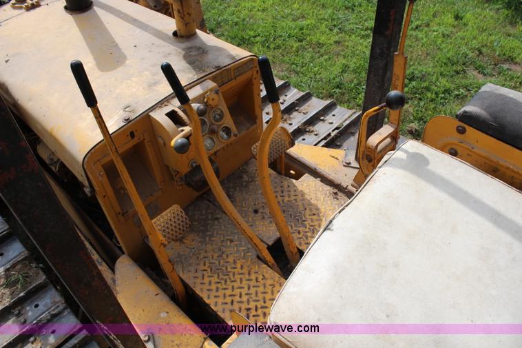 image for item G5487 1961 International TD9 dozer