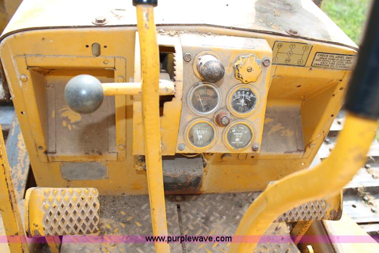 image for item G5487 1961 International TD9 dozer