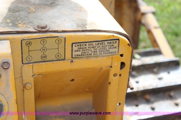 image for item G5487 1961 International TD9 dozer