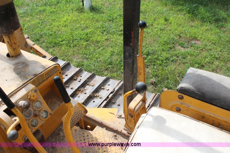 image for item G5487 1961 International TD9 dozer