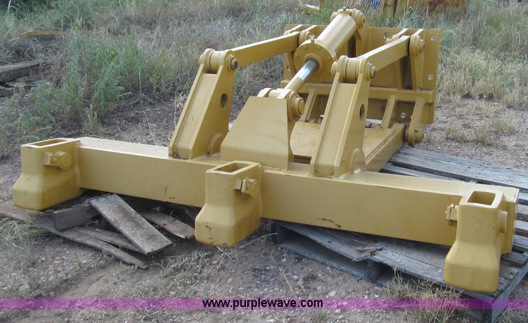 image for item G5770 Caterpillar D6D dozer ripper attachment