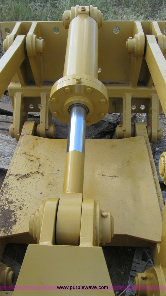 image for item G5770 Caterpillar D6D dozer ripper attachment