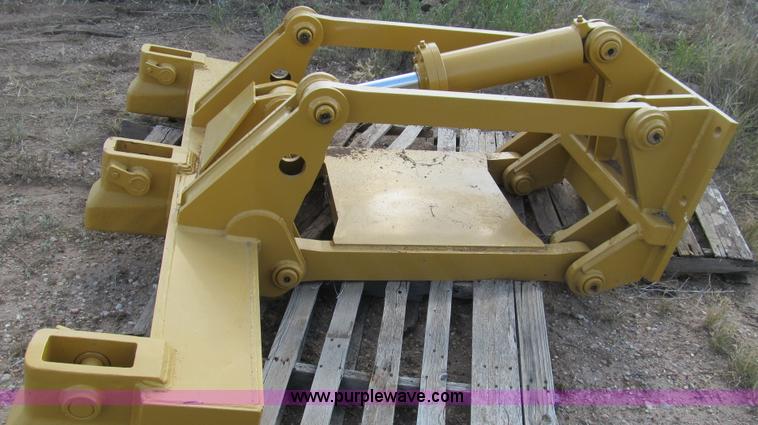 image for item G5770 Caterpillar D6D dozer ripper attachment