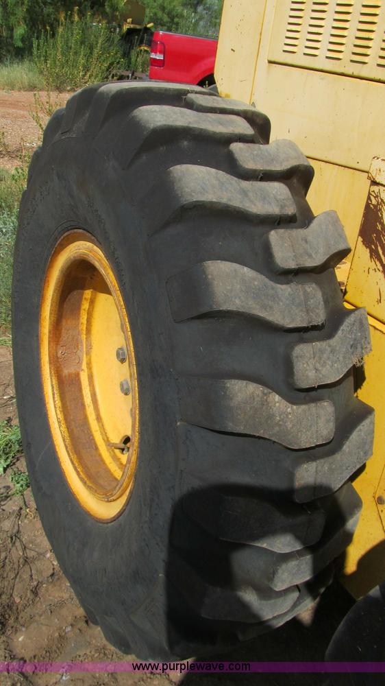 image for item G5773 1999 Champion 736A motor grader