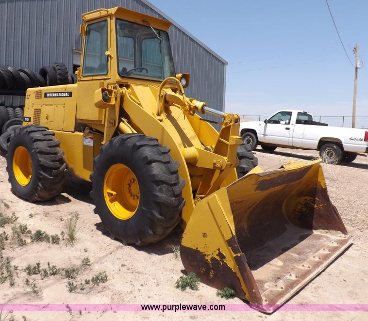 image for item H7172 1978 International 2275 wheel loader