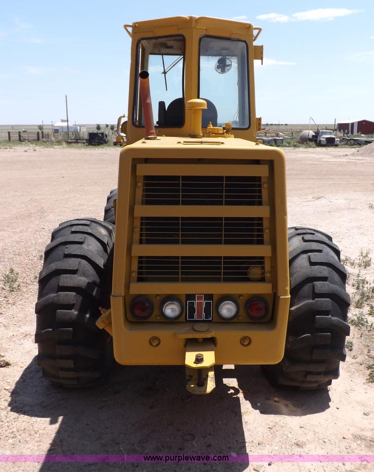 image for item H7172 1978 International 2275 wheel loader