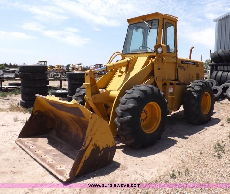image for item H7172 1978 International 2275 wheel loader