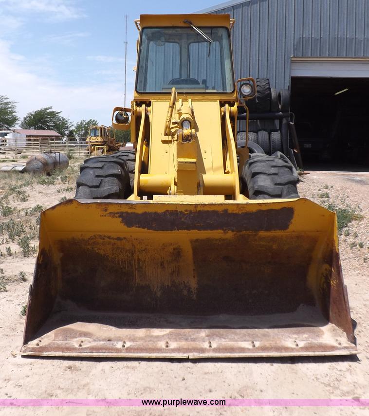 image for item H7172 1978 International 2275 wheel loader