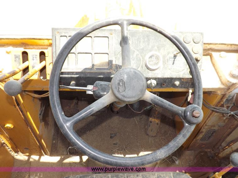 image for item H7172 1978 International 2275 wheel loader