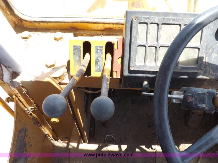 image for item H7172 1978 International 2275 wheel loader