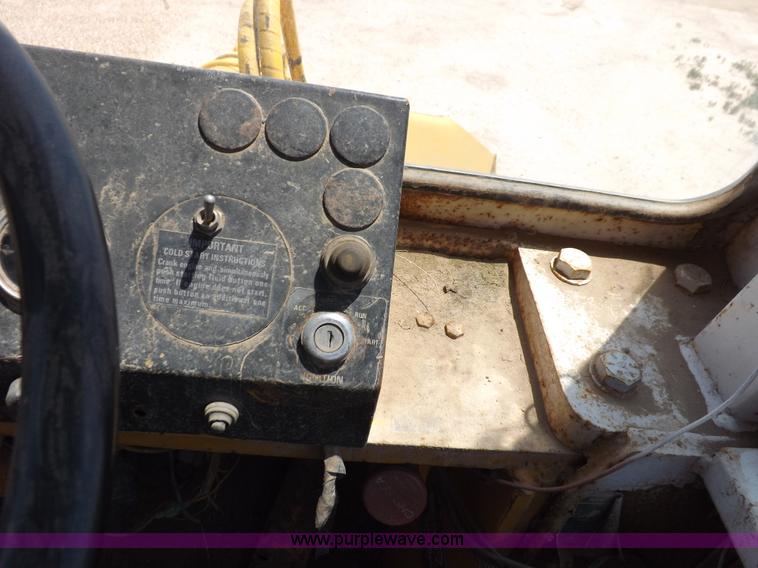 image for item H7172 1978 International 2275 wheel loader