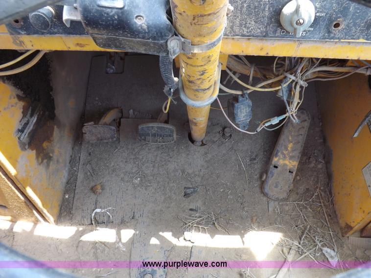 image for item H7172 1978 International 2275 wheel loader