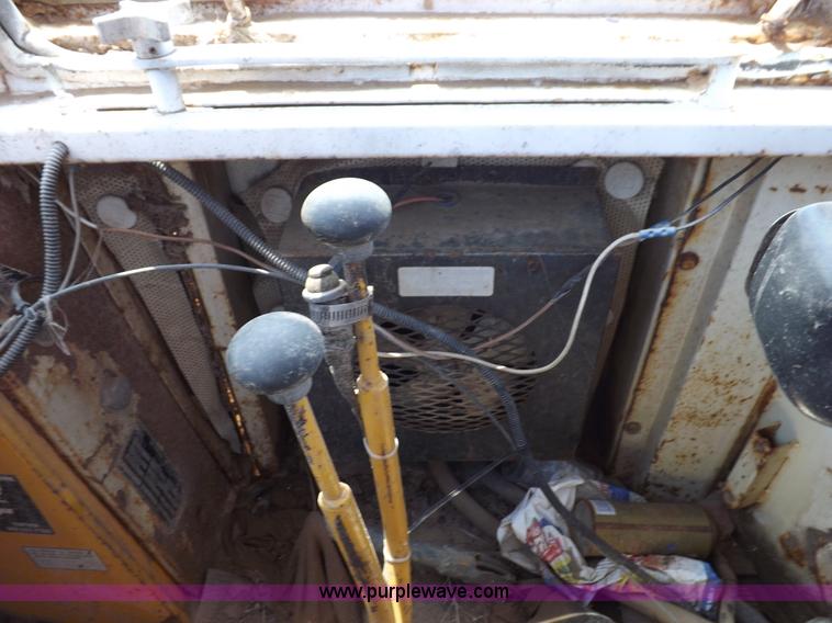 image for item H7172 1978 International 2275 wheel loader