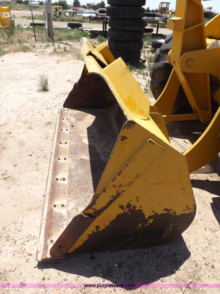 image for item H7172 1978 International 2275 wheel loader