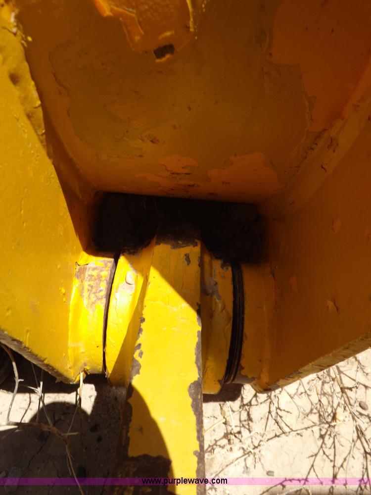 image for item H7172 1978 International 2275 wheel loader