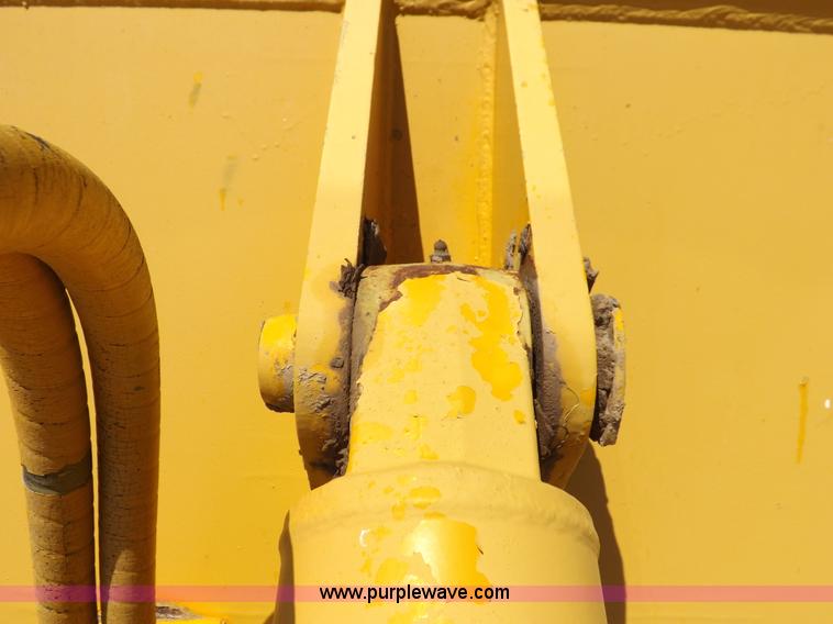 image for item H7172 1978 International 2275 wheel loader