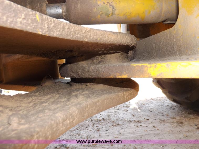 image for item H7172 1978 International 2275 wheel loader