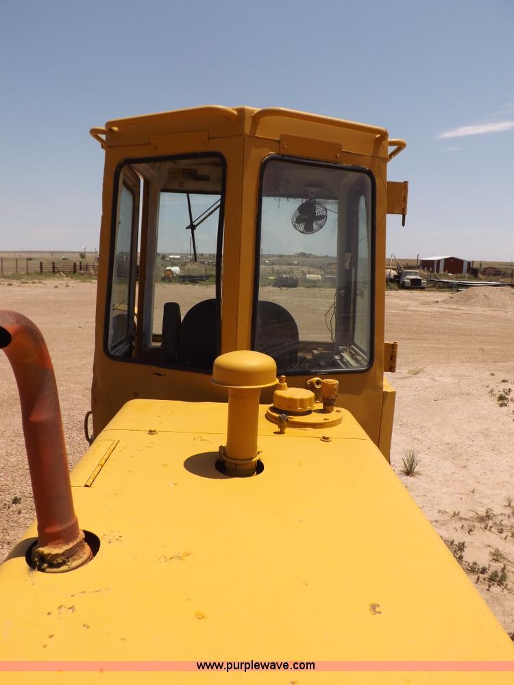image for item H7172 1978 International 2275 wheel loader