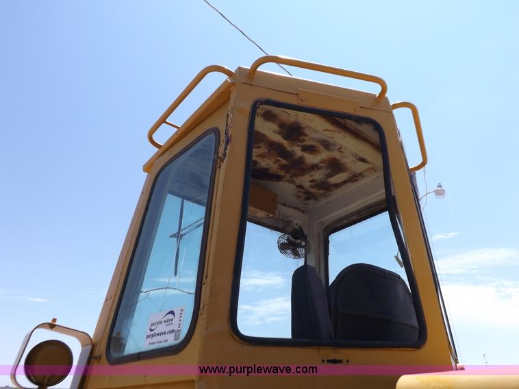 image for item H7172 1978 International 2275 wheel loader