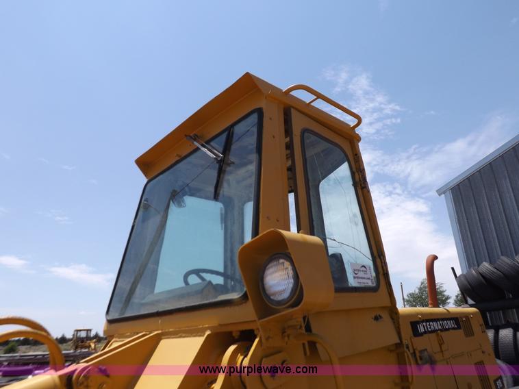 image for item H7172 1978 International 2275 wheel loader