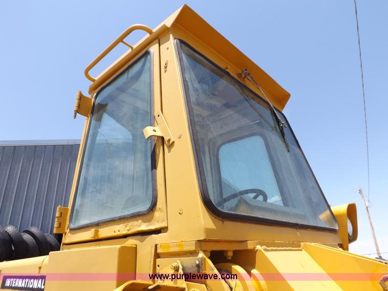 image for item H7172 1978 International 2275 wheel loader