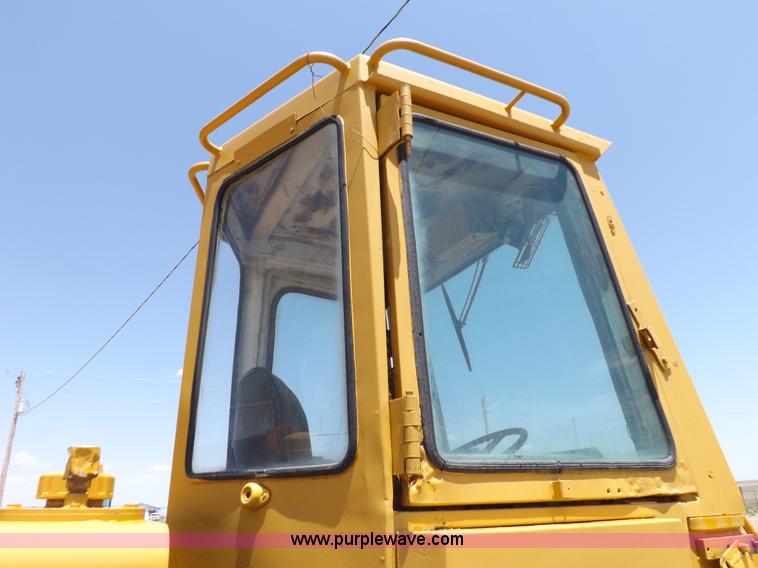 image for item H7172 1978 International 2275 wheel loader