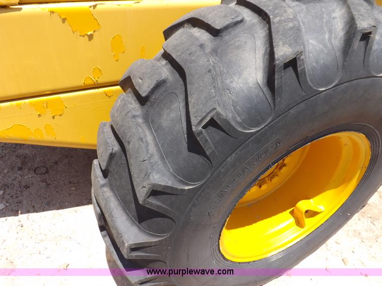 image for item H7172 1978 International 2275 wheel loader