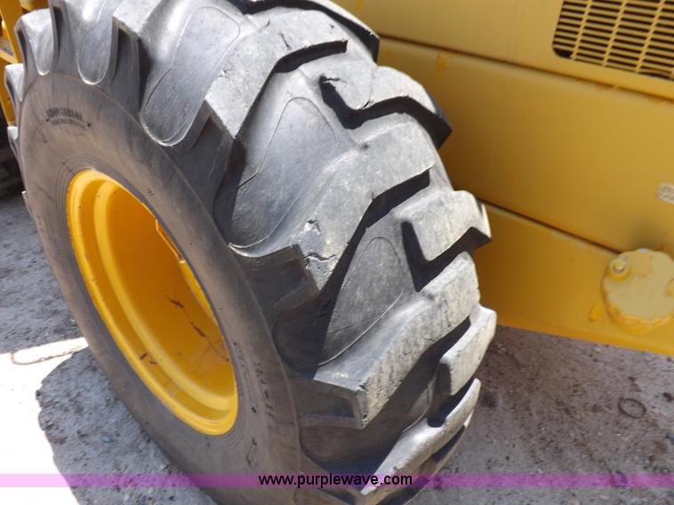 image for item H7172 1978 International 2275 wheel loader