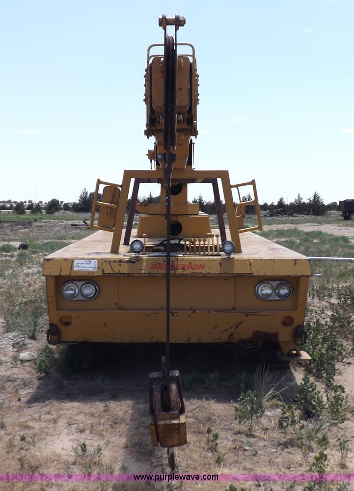 image for item H7174 1975 Broderson RTR701B carry deck crane