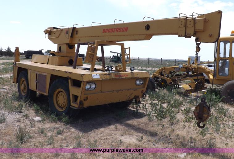image for item H7174 1975 Broderson RTR701B carry deck crane