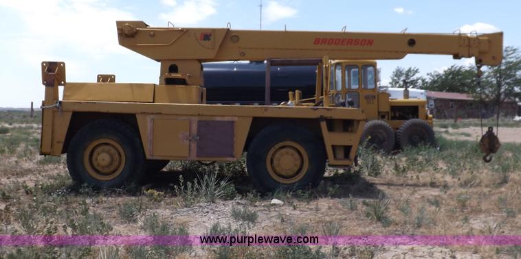 image for item H7174 1975 Broderson RTR701B carry deck crane