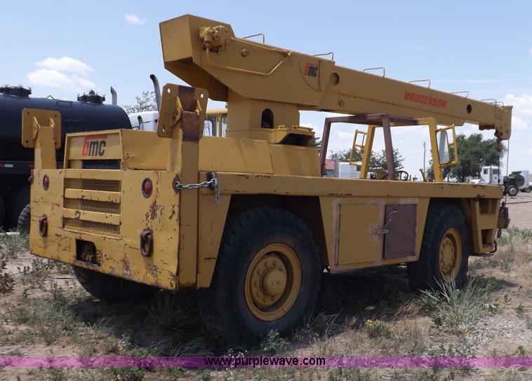 image for item H7174 1975 Broderson RTR701B carry deck crane