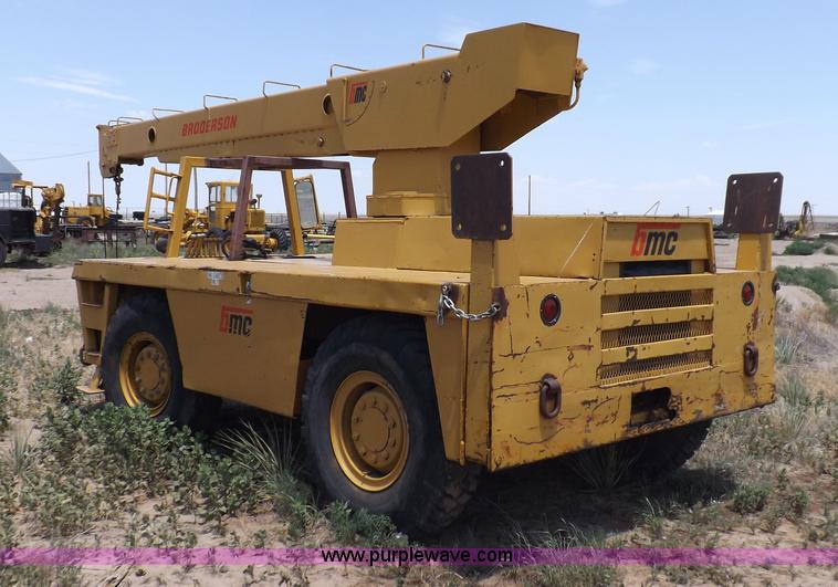 image for item H7174 1975 Broderson RTR701B carry deck crane