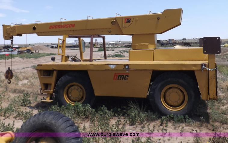 image for item H7174 1975 Broderson RTR701B carry deck crane