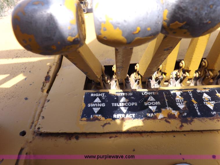 image for item H7174 1975 Broderson RTR701B carry deck crane