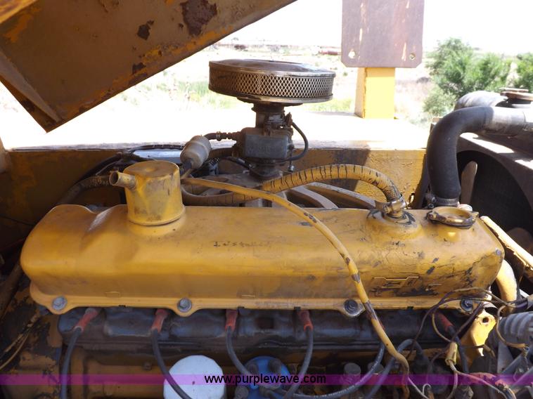 image for item H7174 1975 Broderson RTR701B carry deck crane