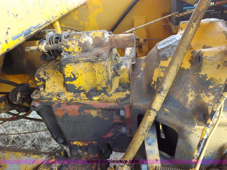 image for item H7174 1975 Broderson RTR701B carry deck crane