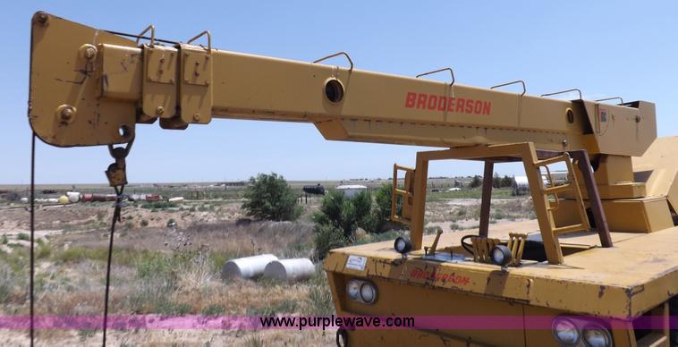 image for item H7174 1975 Broderson RTR701B carry deck crane
