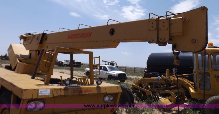 image for item H7174 1975 Broderson RTR701B carry deck crane