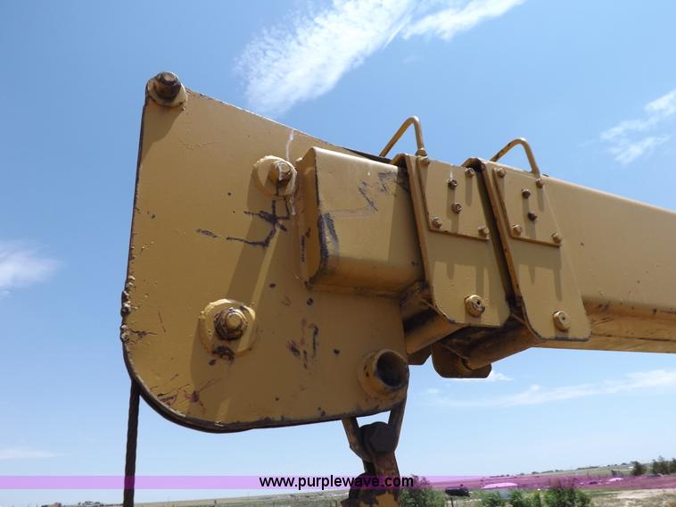 image for item H7174 1975 Broderson RTR701B carry deck crane