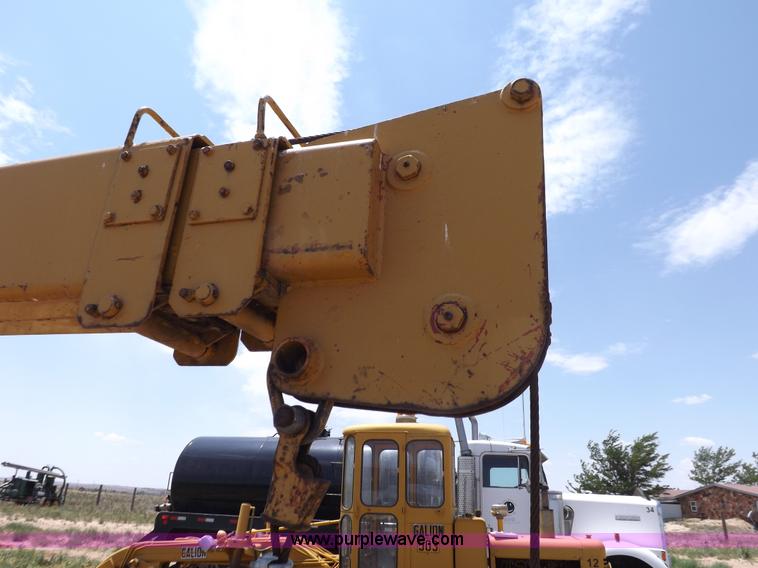 image for item H7174 1975 Broderson RTR701B carry deck crane