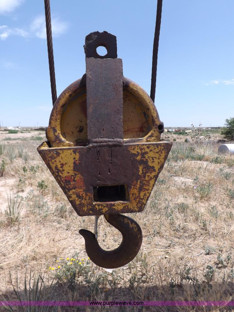 image for item H7174 1975 Broderson RTR701B carry deck crane