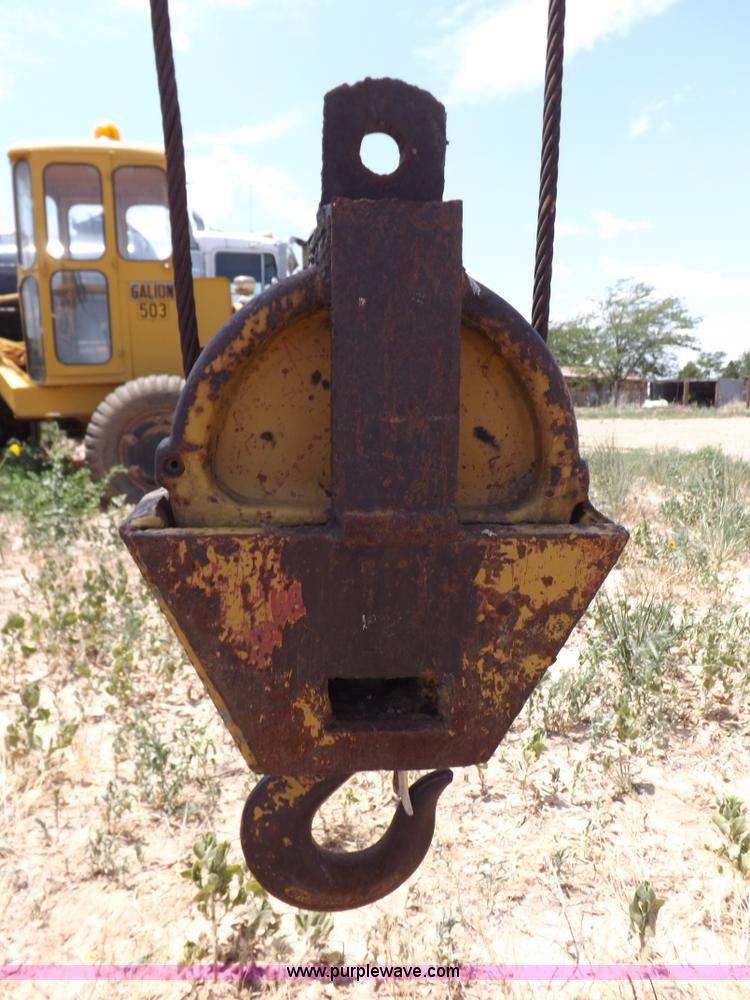 image for item H7174 1975 Broderson RTR701B carry deck crane